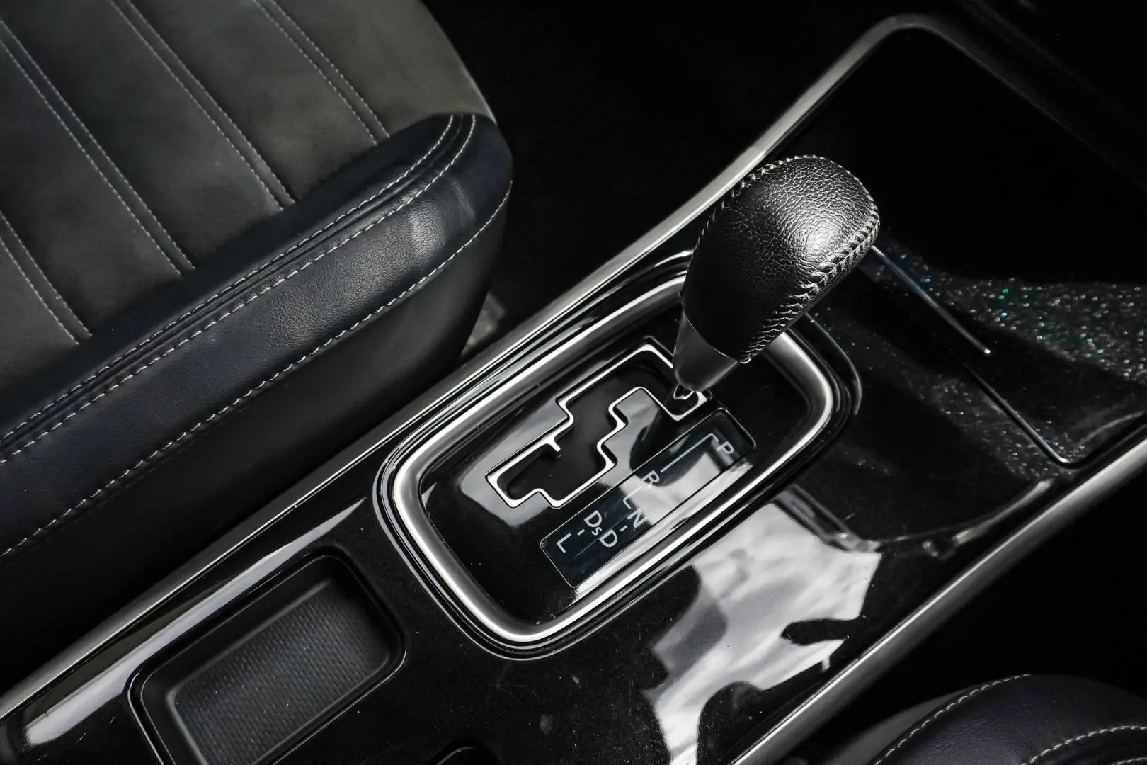 2018 Mitsubishi Outlander Gallery Image 19