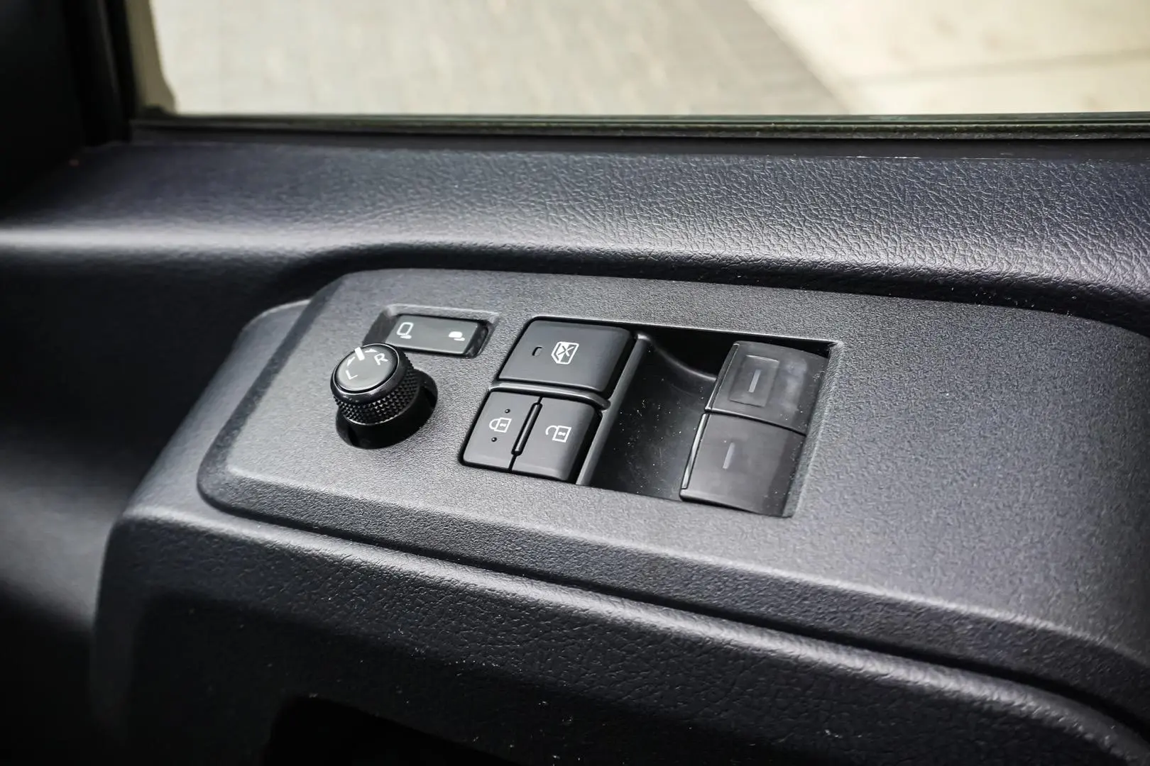 2021 Toyota Hiace Gallery Image 18