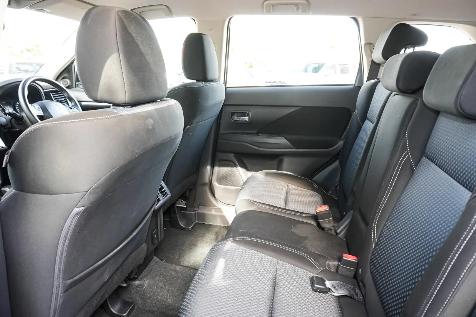 2021 Mitsubishi Outlander Gallery Image 12