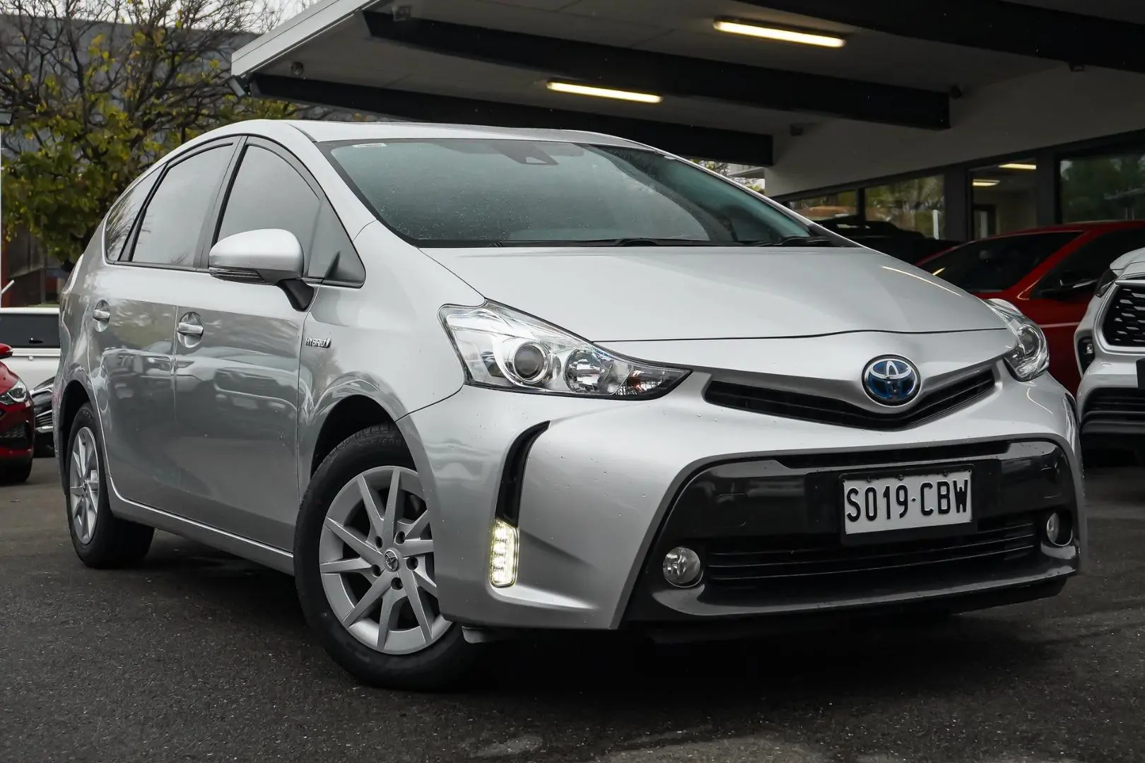 2019 Toyota Prius V Gallery Image 2