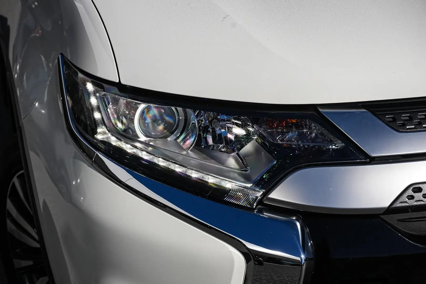 2019 Mitsubishi Outlander Gallery Image 12