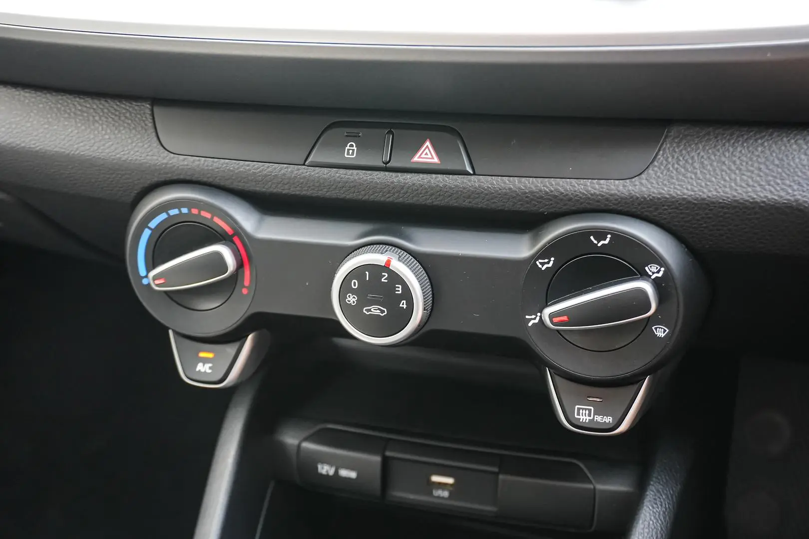2023 Kia Stonic Gallery Image 23