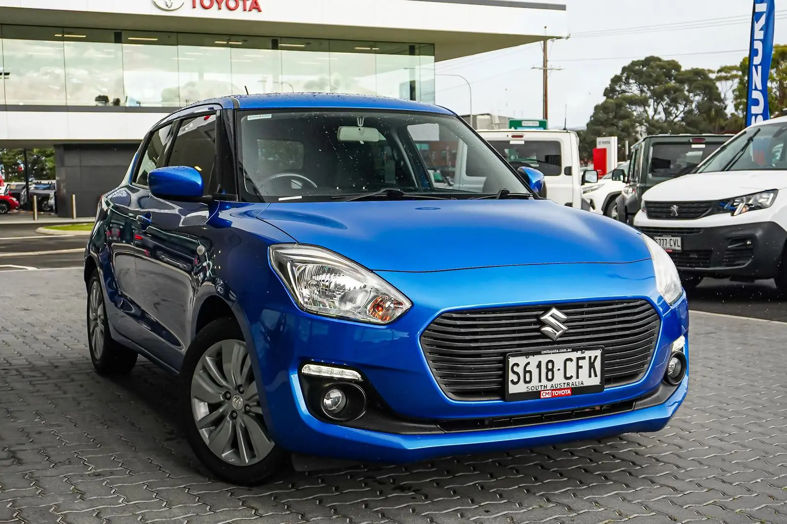 2019 Suzuki Swift Gallery Image 2