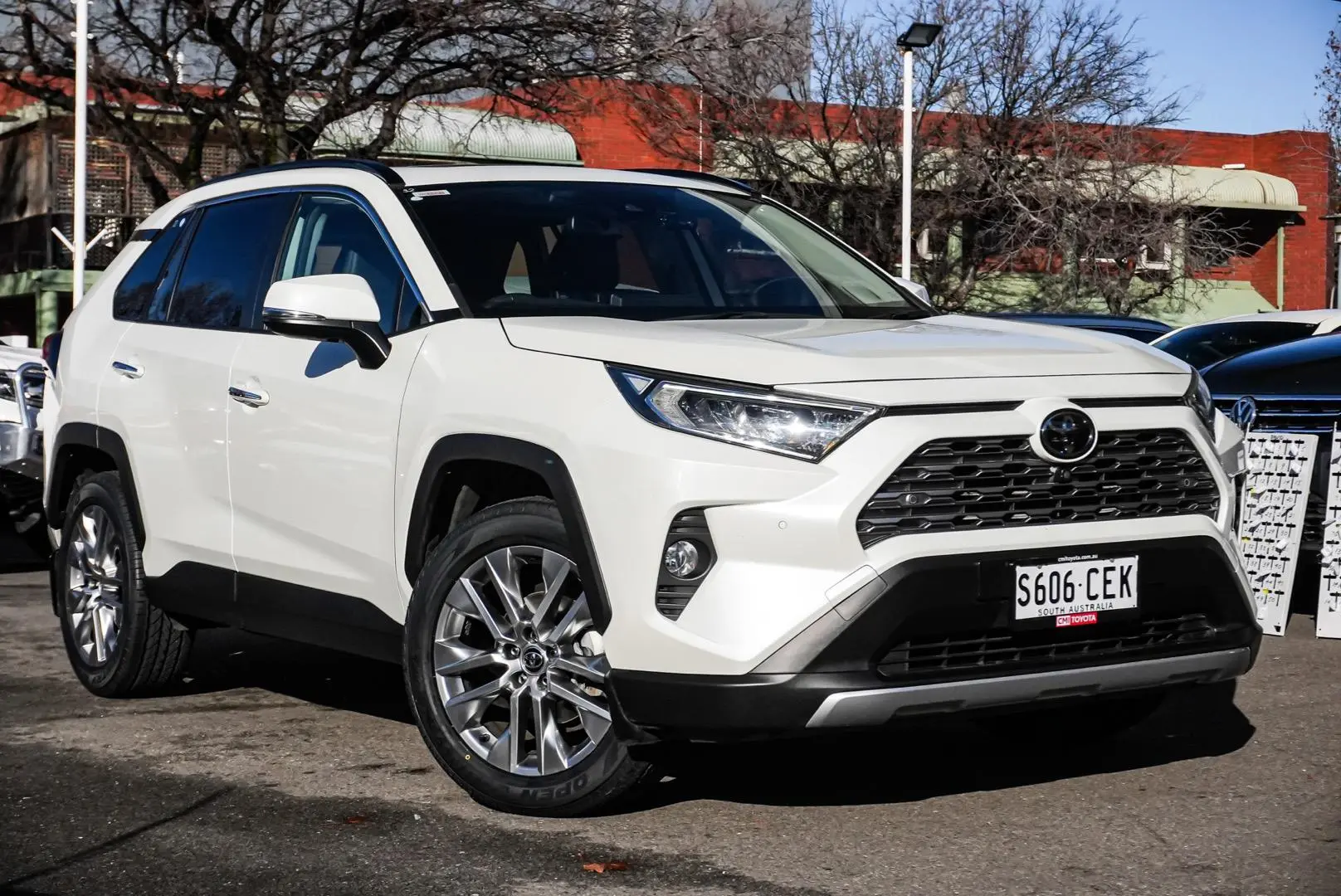 2020 Toyota RAV4 Gallery Image 1