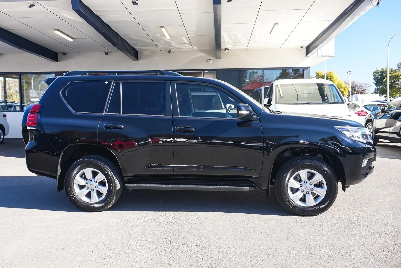 2020 Toyota Landcruiser Prado Gallery Image 3