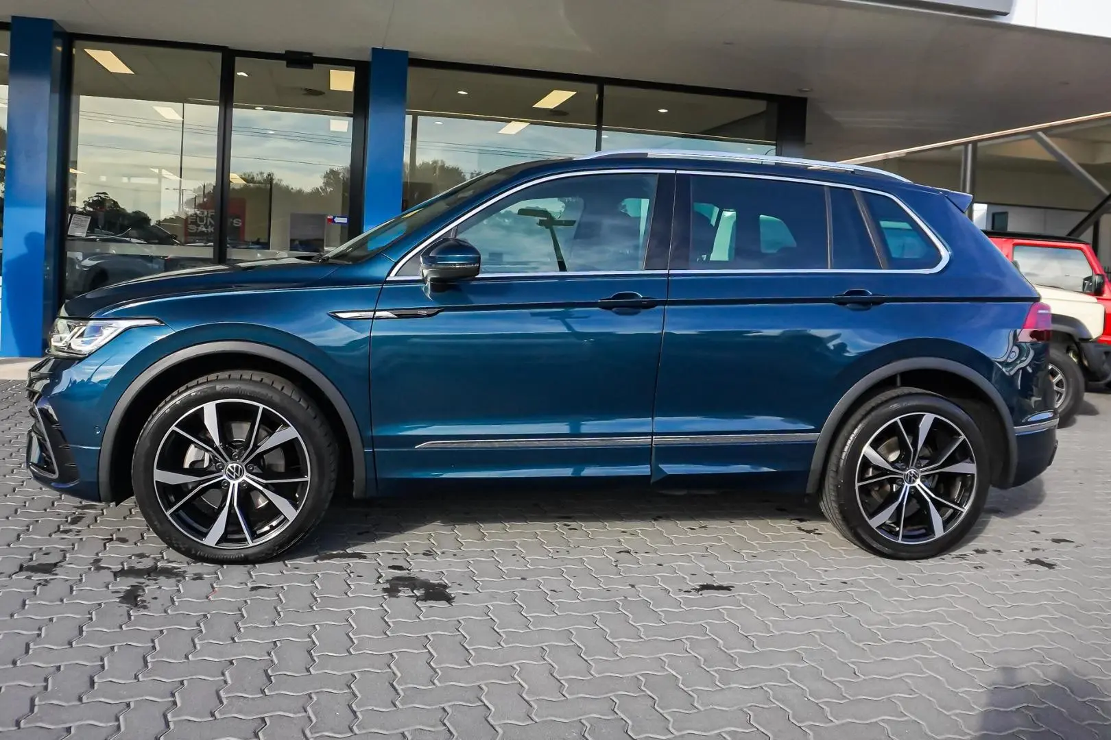 2022 Volkswagen Tiguan Gallery Image 4
