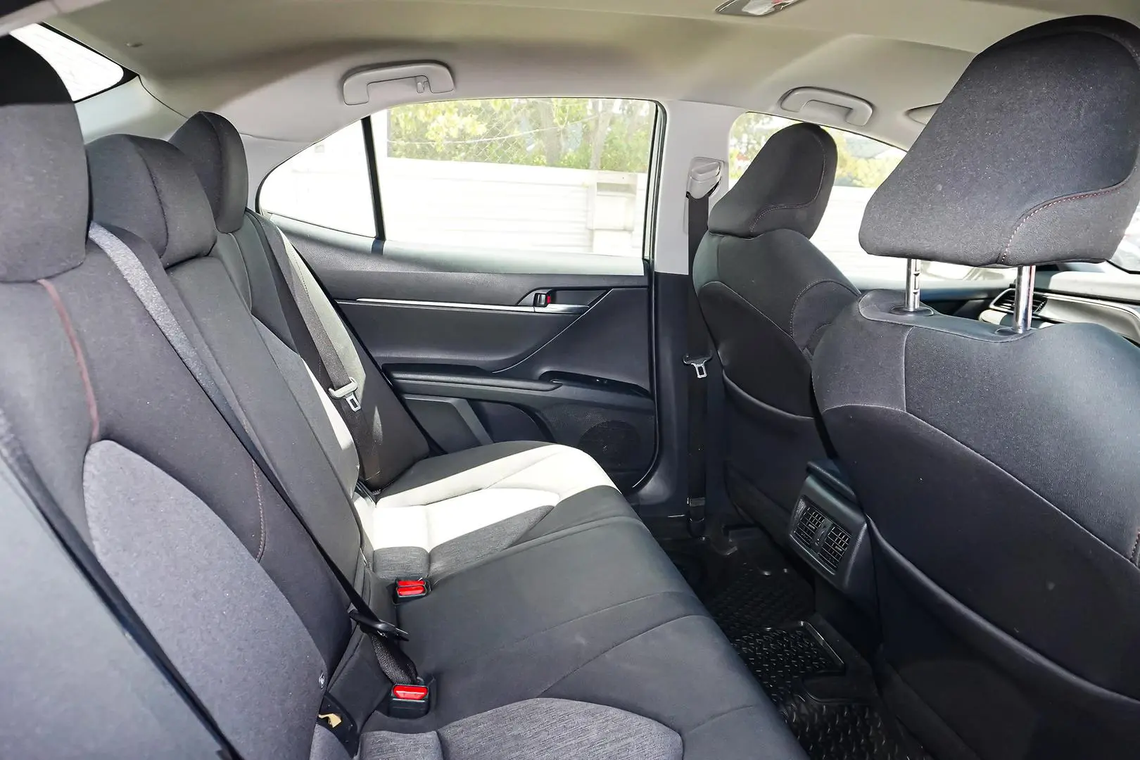 2019 Toyota Camry Gallery Image 7