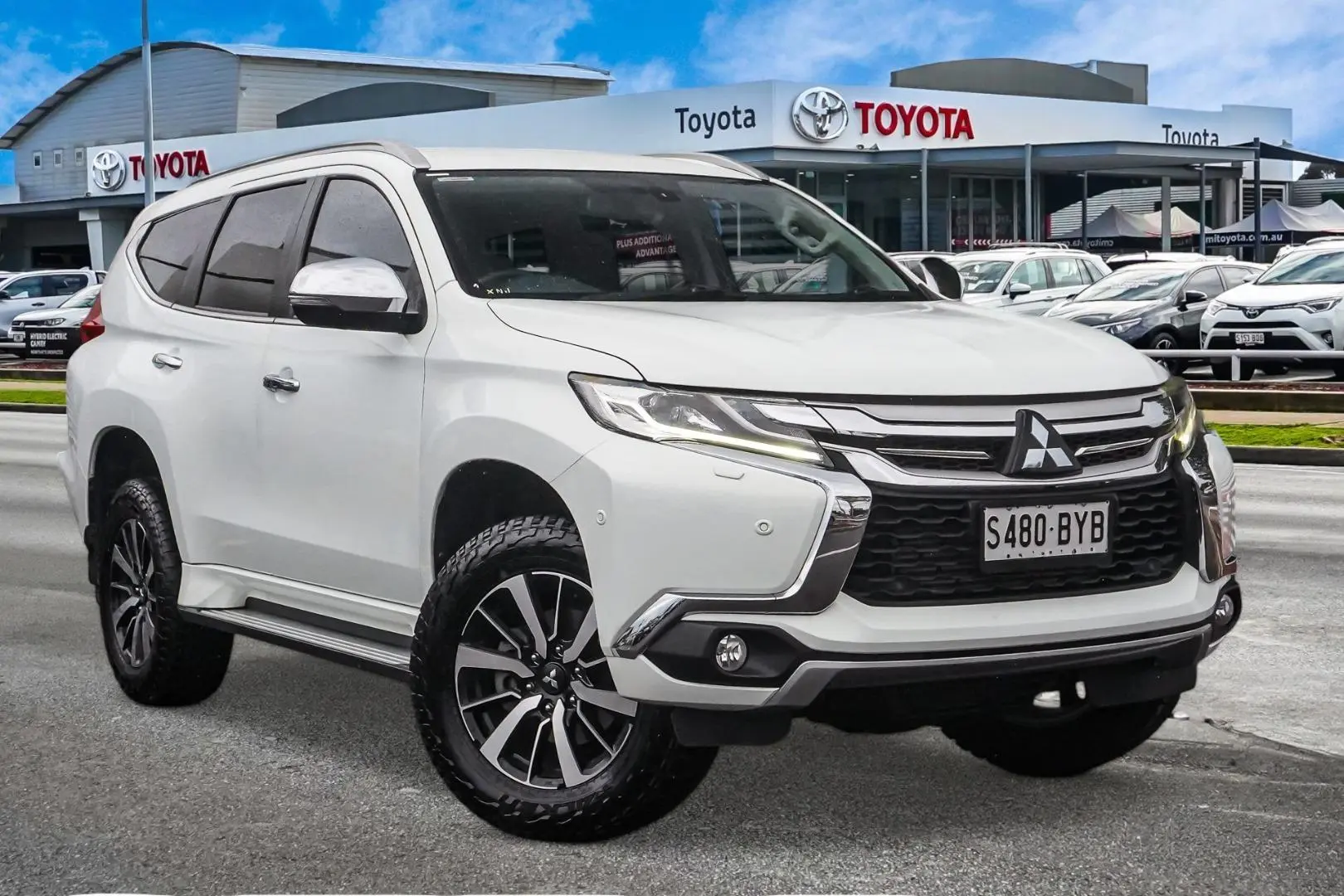 2018 Mitsubishi Pajero Sport Image