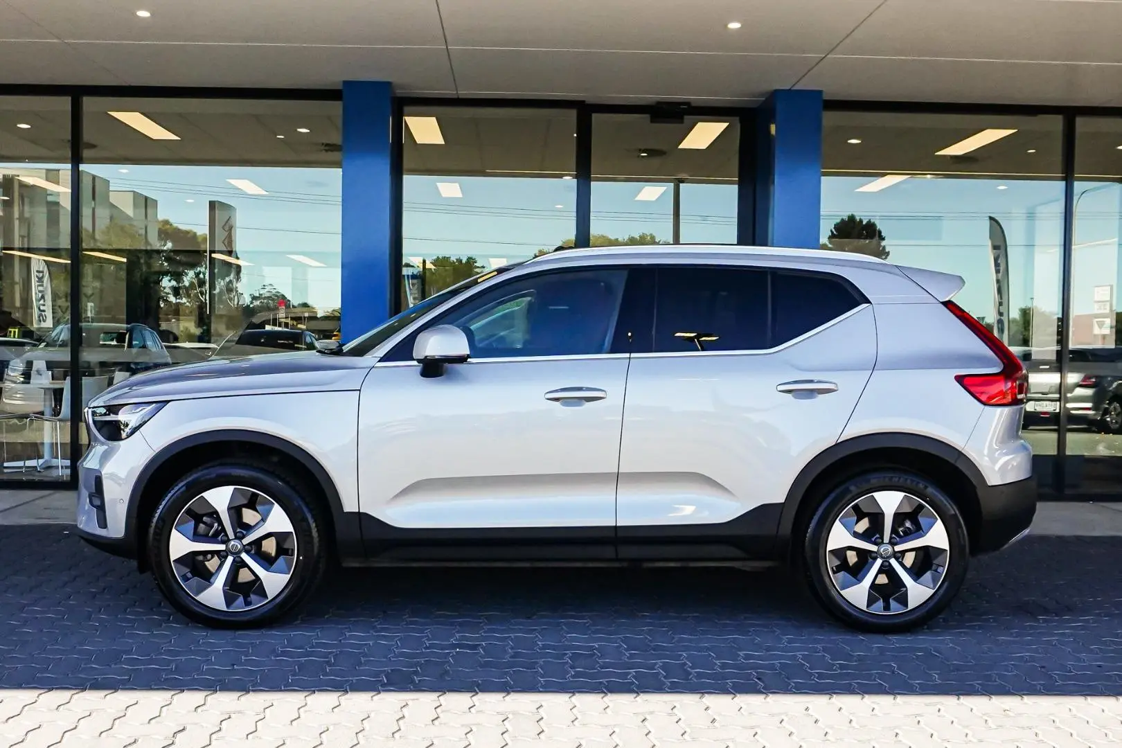 2023 Volvo XC40 Gallery Image 4