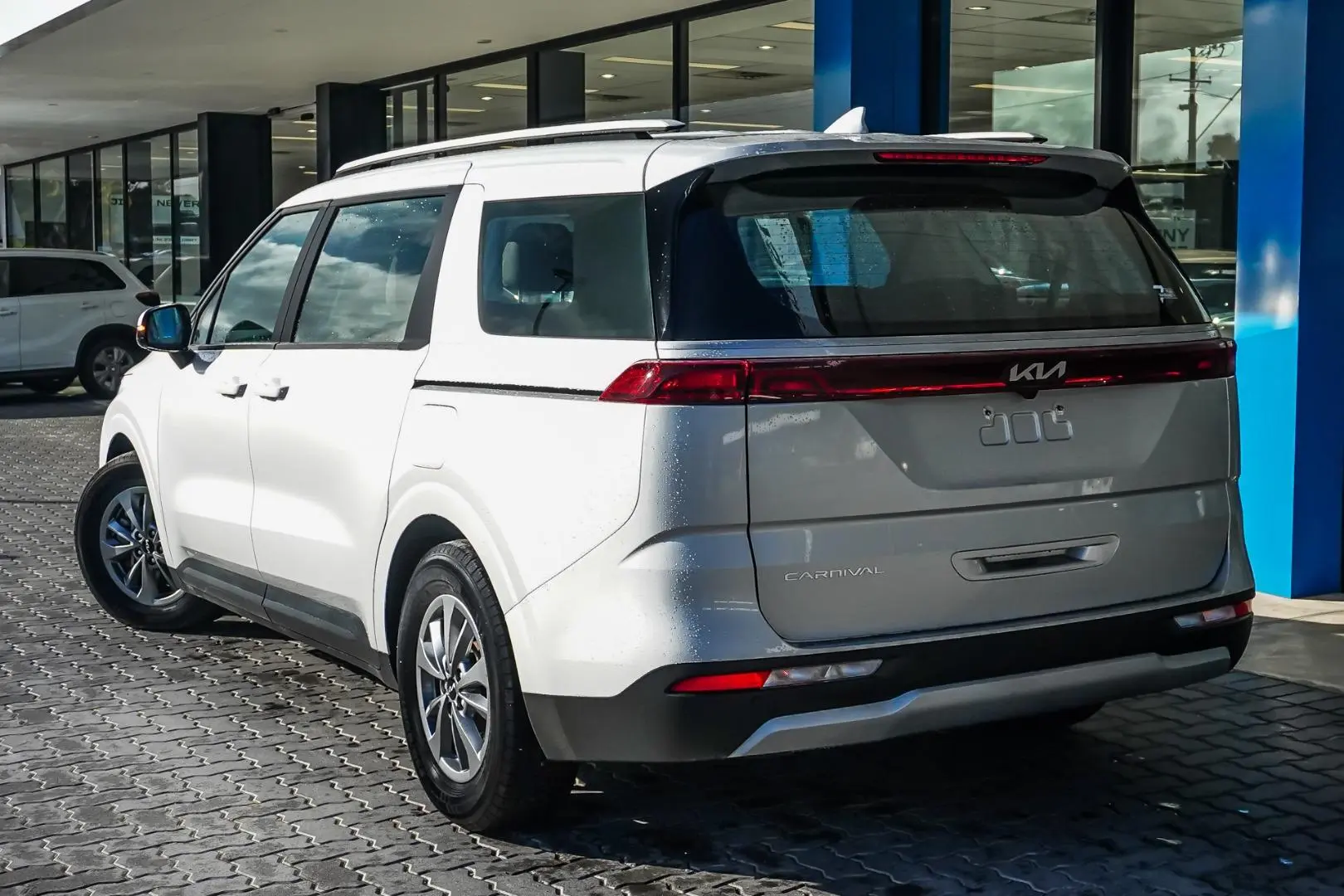 2022 Kia Carnival Gallery Image 3