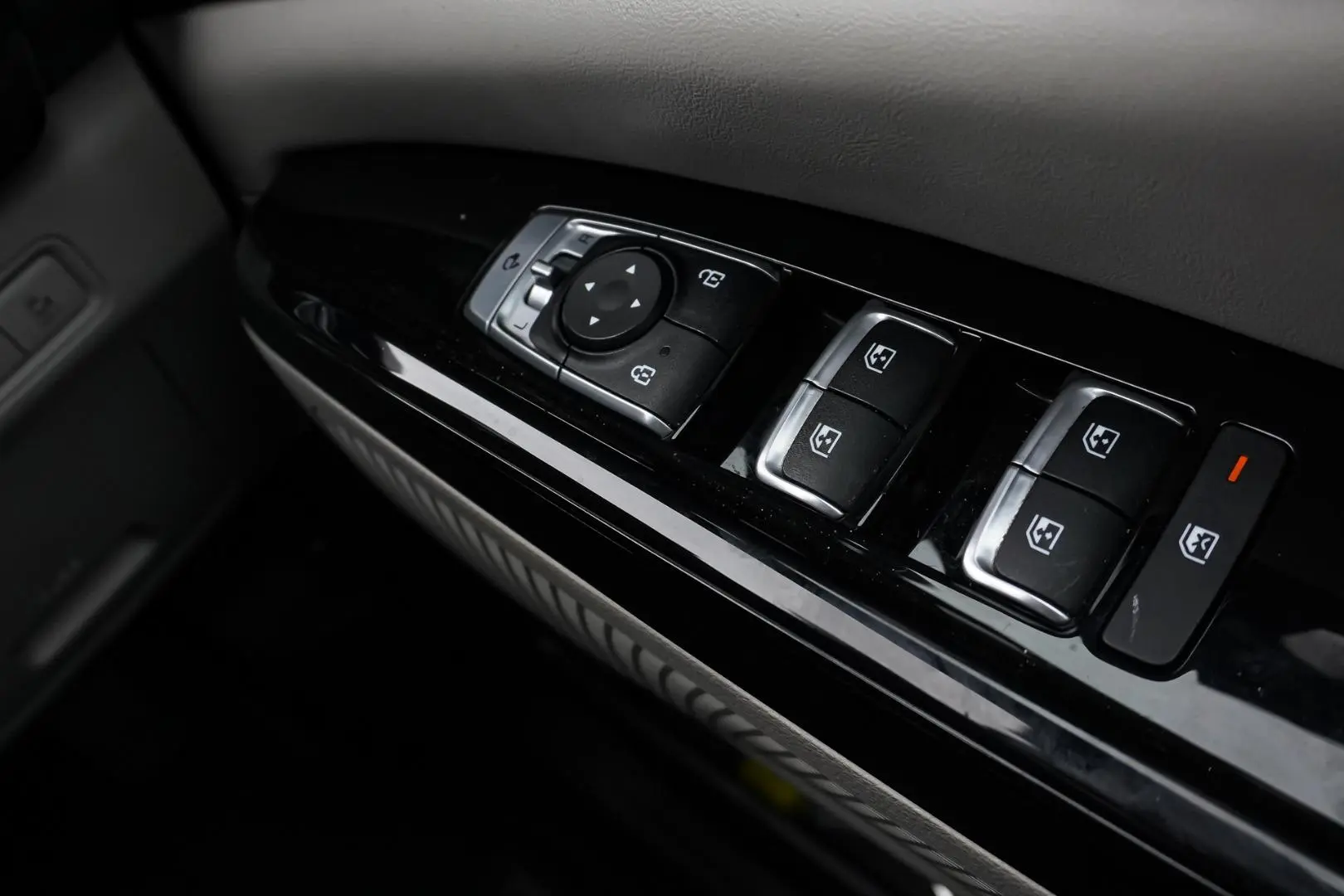 2021 Kia Carnival Gallery Image 21