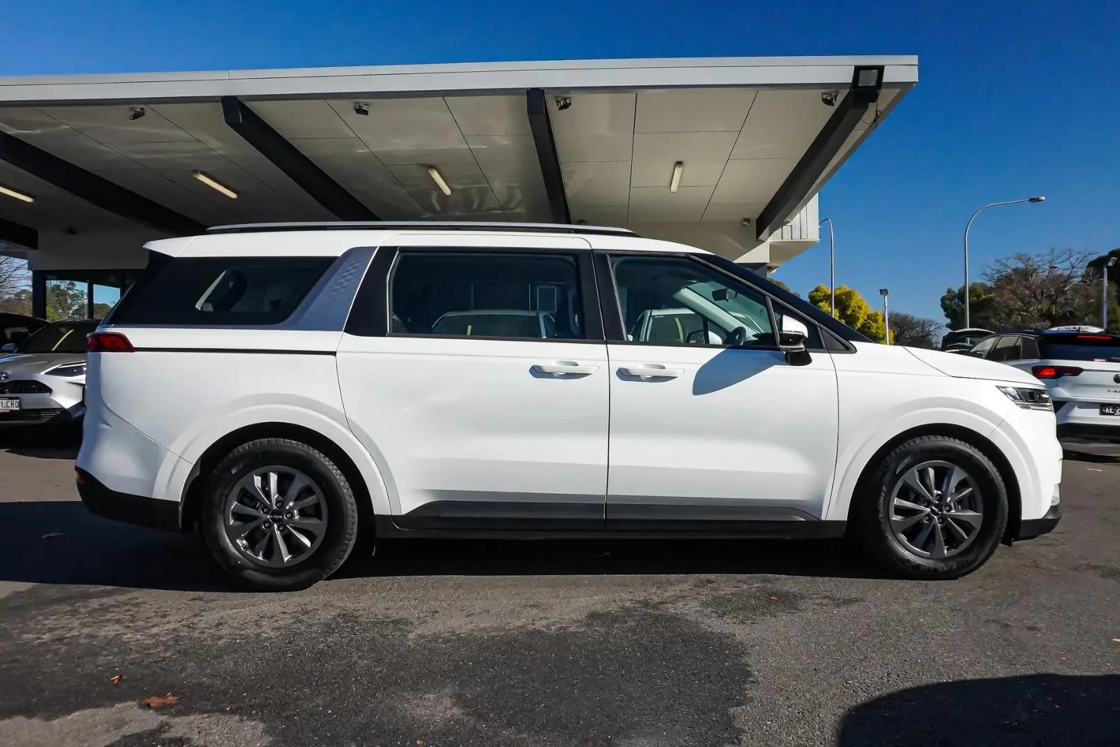 2022 Kia Carnival Gallery Image 4