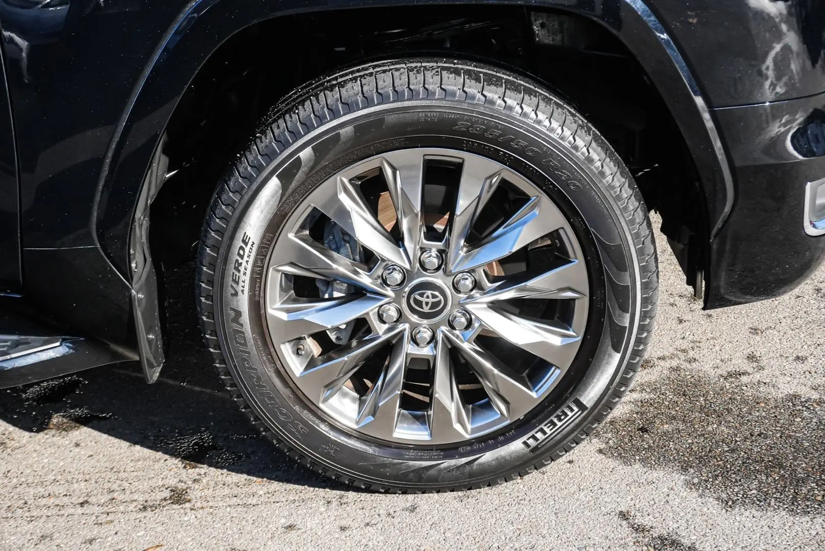 2022 Toyota Landcruiser Gallery Image 13