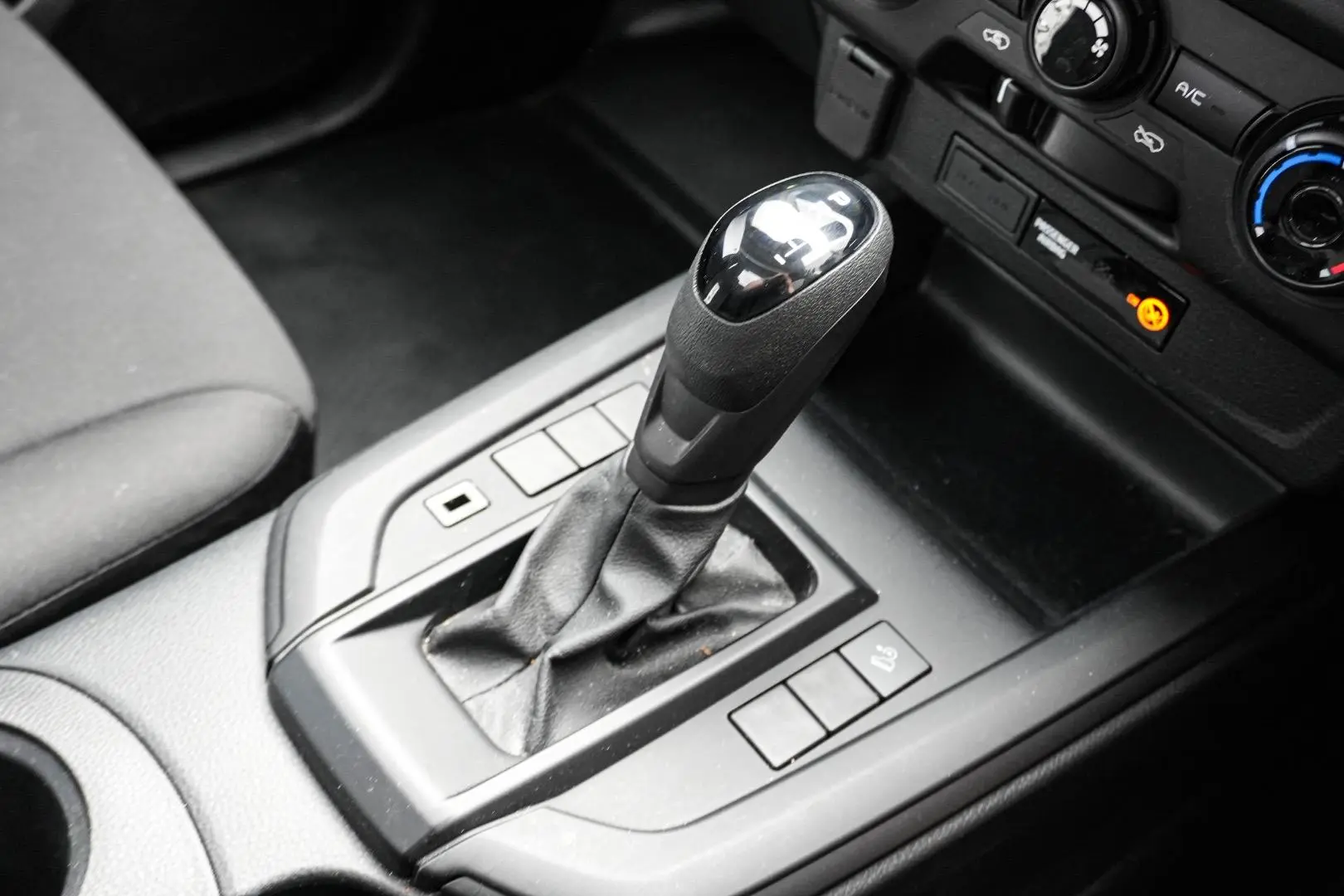 2021 Isuzu D-MAX Gallery Image 15