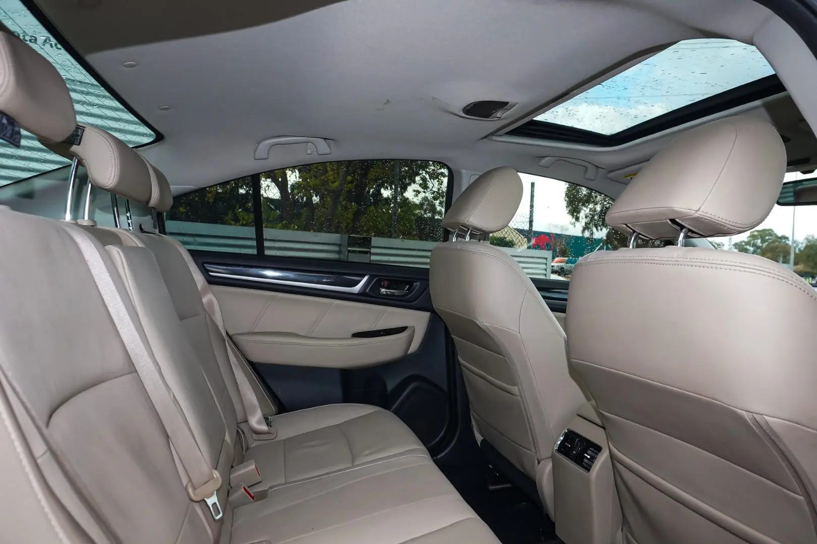 2017 Subaru Liberty Gallery Image 8