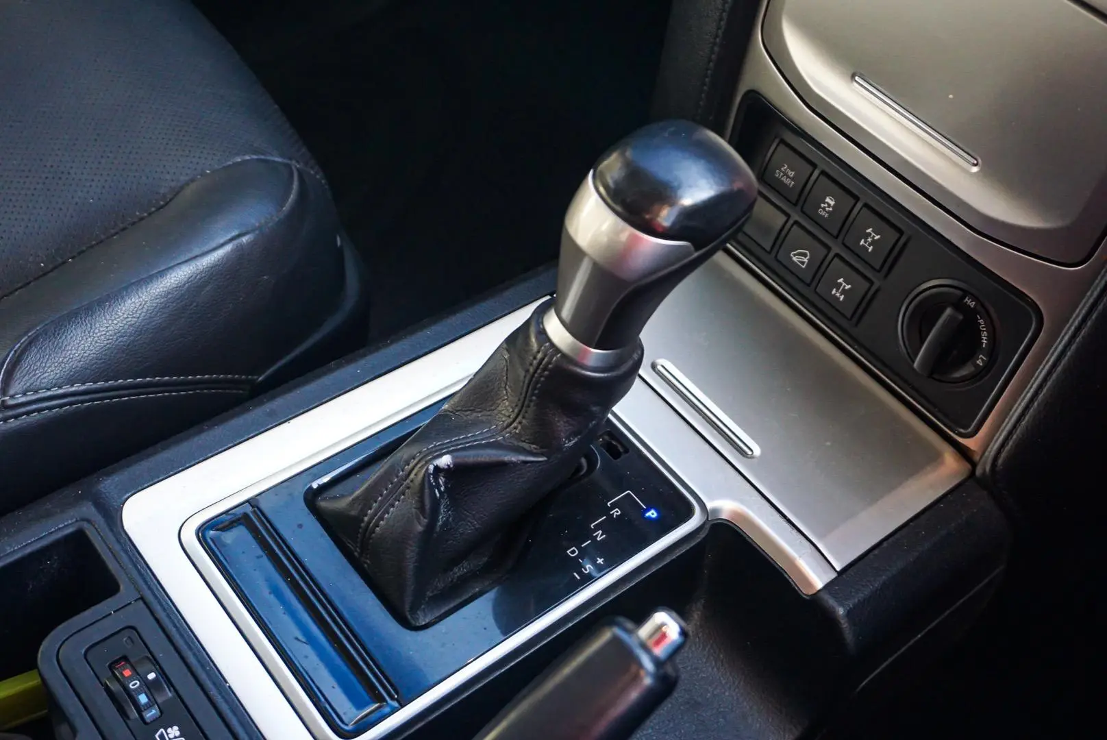 2019 Toyota Landcruiser Prado Gallery Image 18