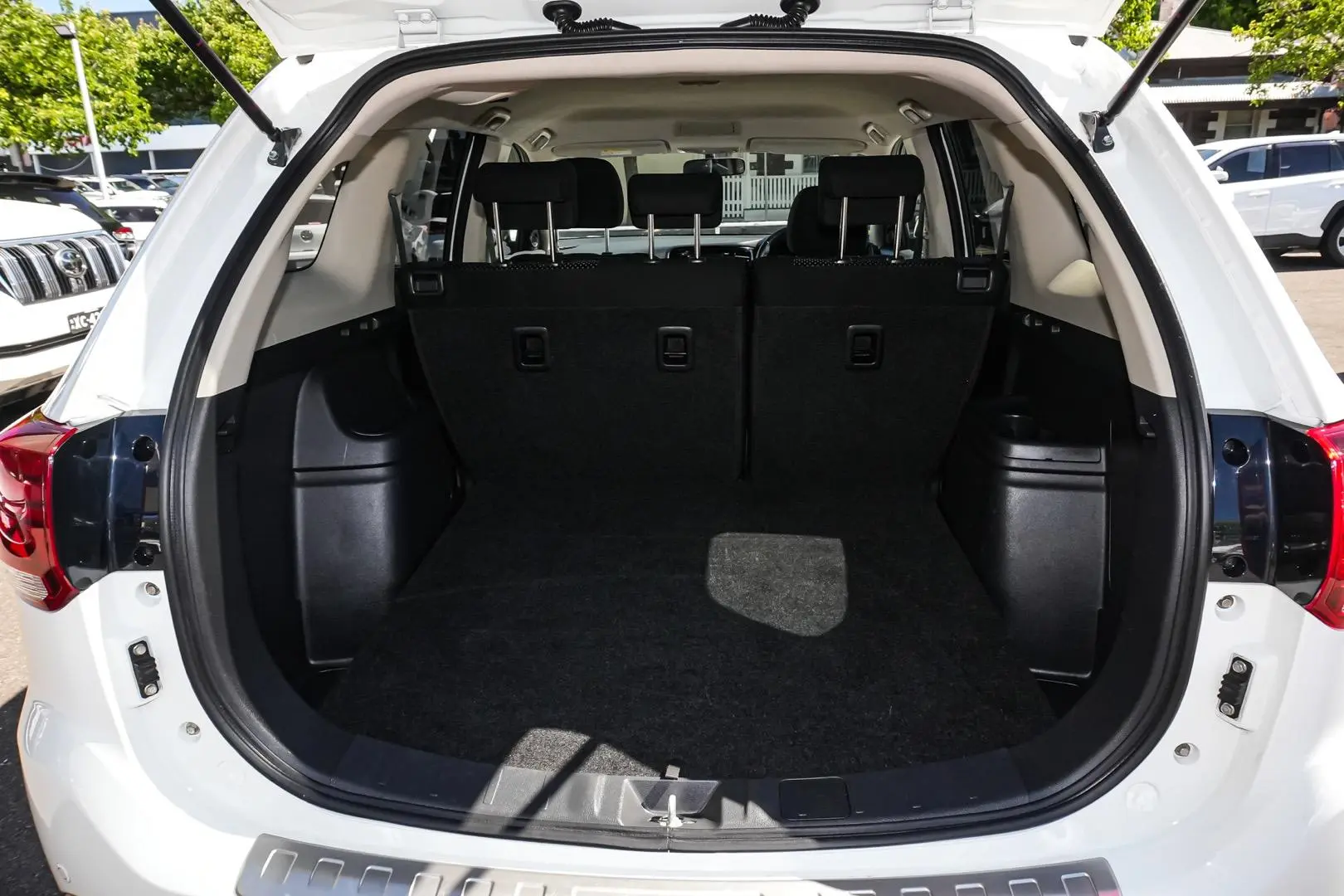 2016 Mitsubishi Outlander Gallery Image 11