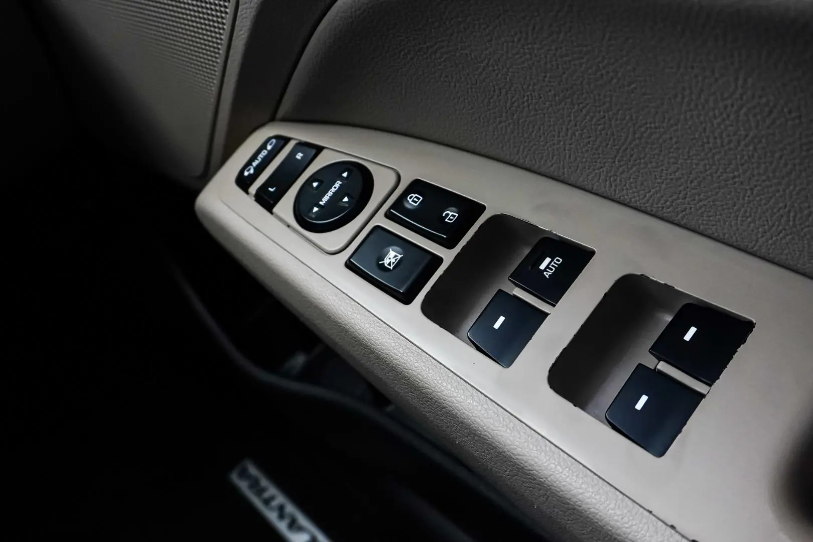 2018 Hyundai Elantra Gallery Image 21