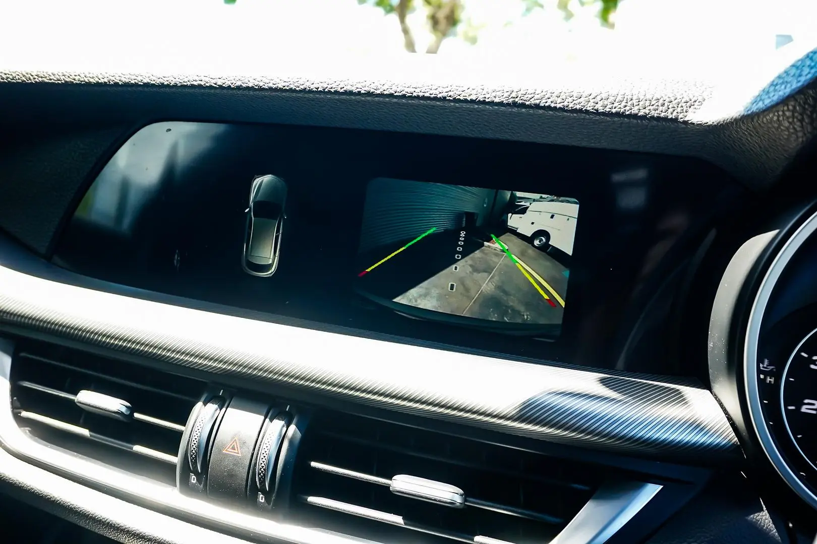 2018 Alfa Romeo Stelvio Gallery Image 23