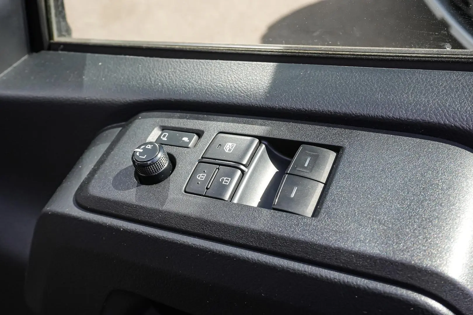 2020 Toyota Hiace Gallery Image 15