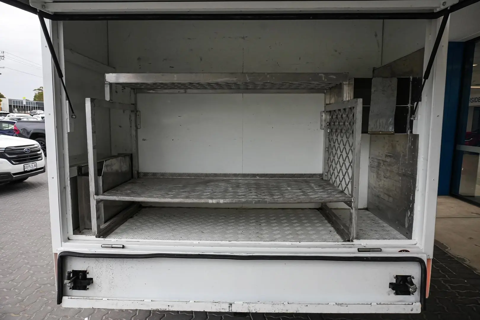 2018 Isuzu D-MAX Gallery Image 24