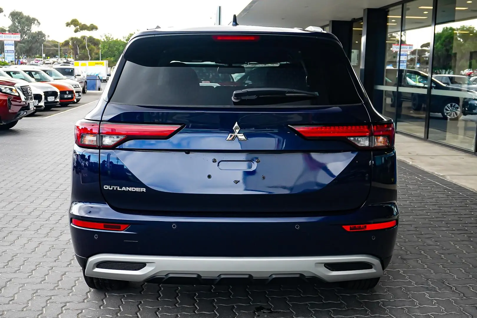 2023 Mitsubishi Outlander Gallery Image 6