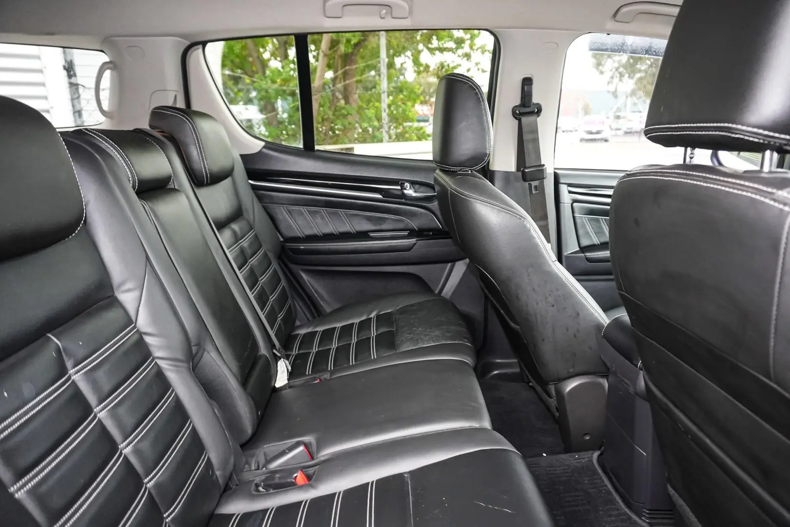 2019 Isuzu MU-X Gallery Image 9
