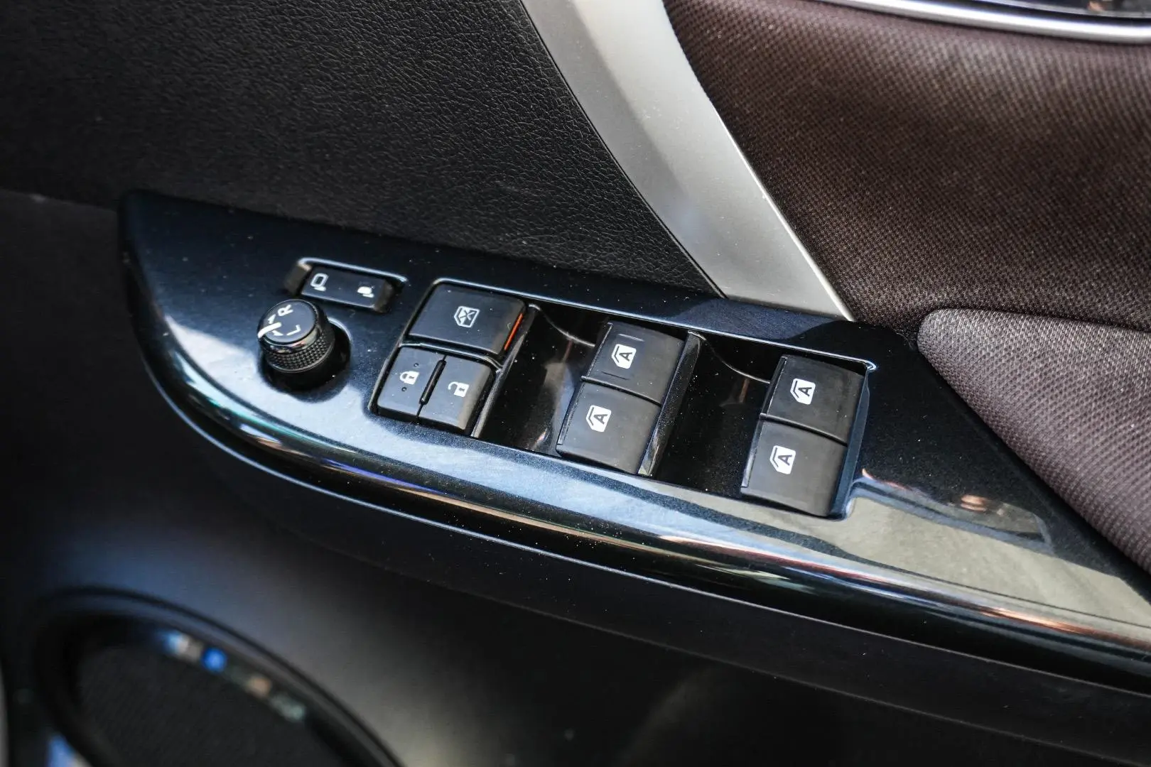 2016 Toyota Fortuner Gallery Image 15