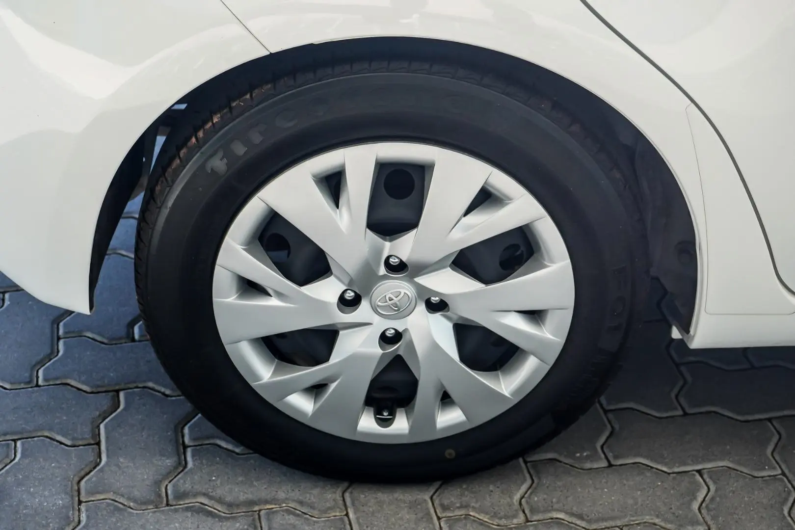2019 Toyota Yaris Gallery Image 16