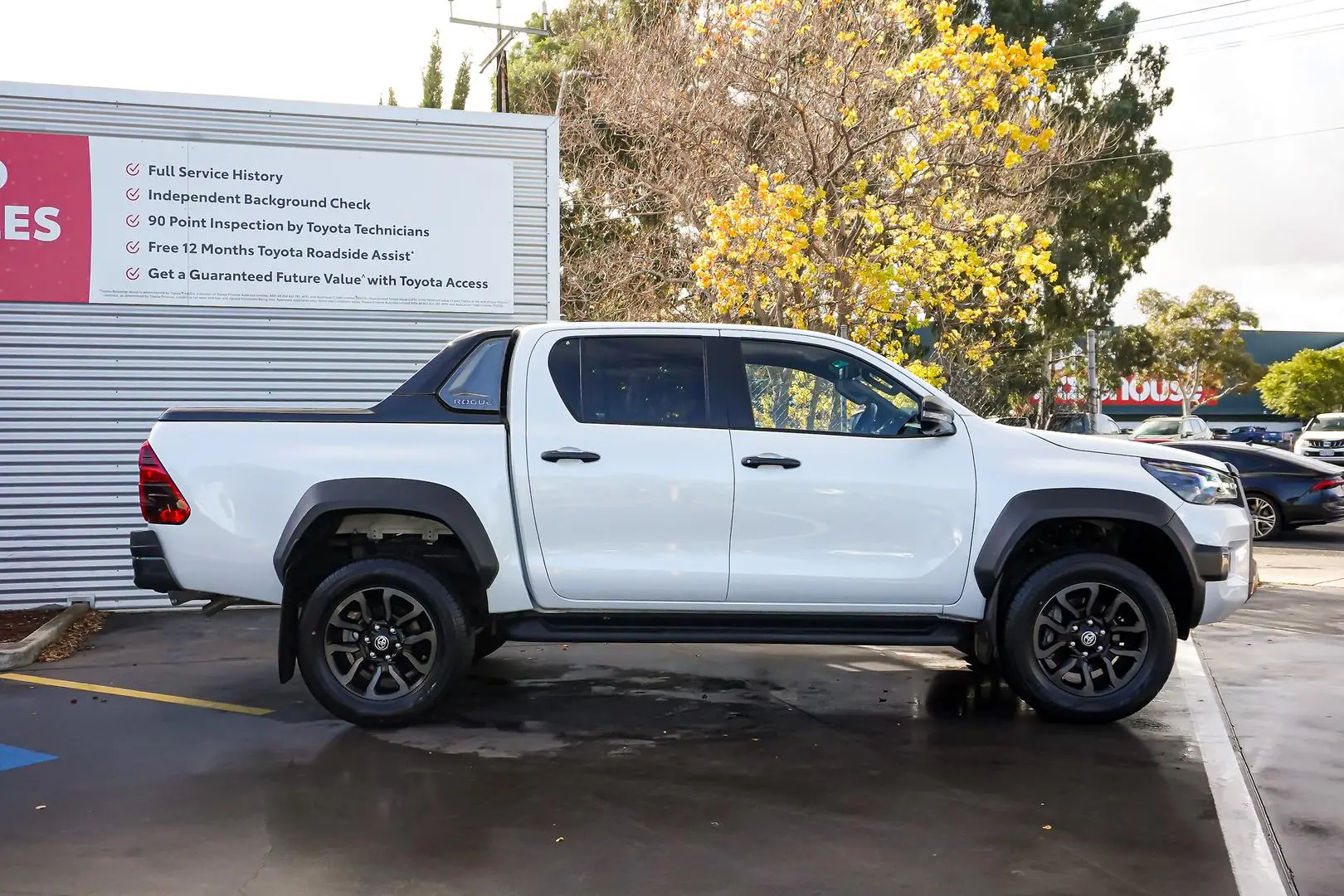 2024 Toyota Hilux Gallery Image 4
