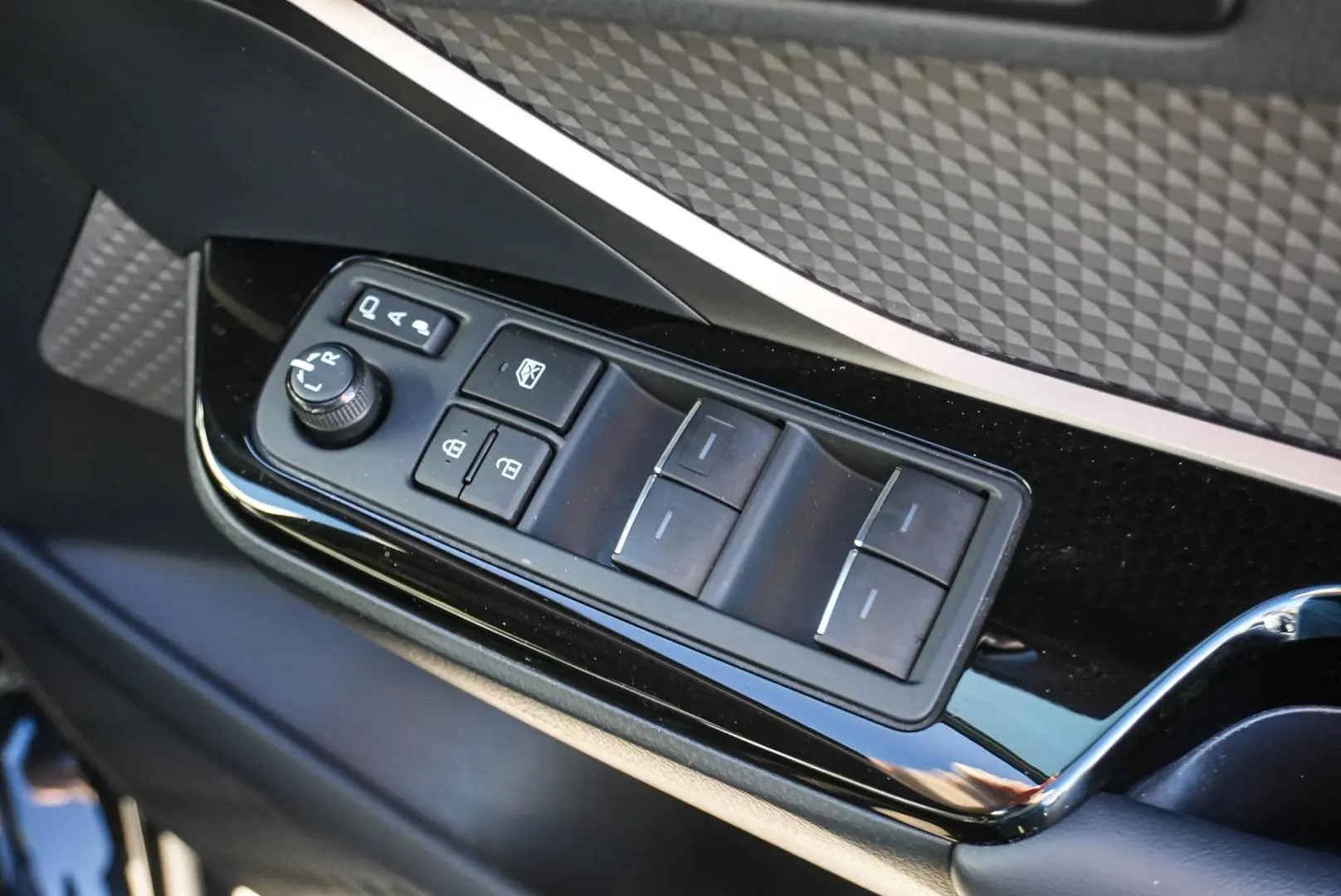 2023 Toyota C-HR Gallery Image 19