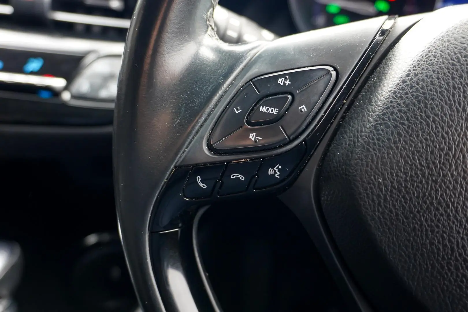 2018 Toyota C-HR Gallery Image 18