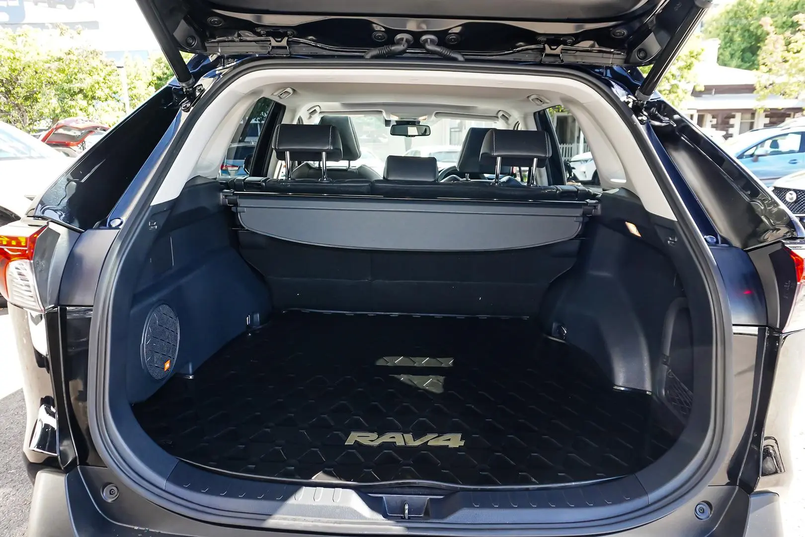 2020 Toyota RAV4 Gallery Image 10