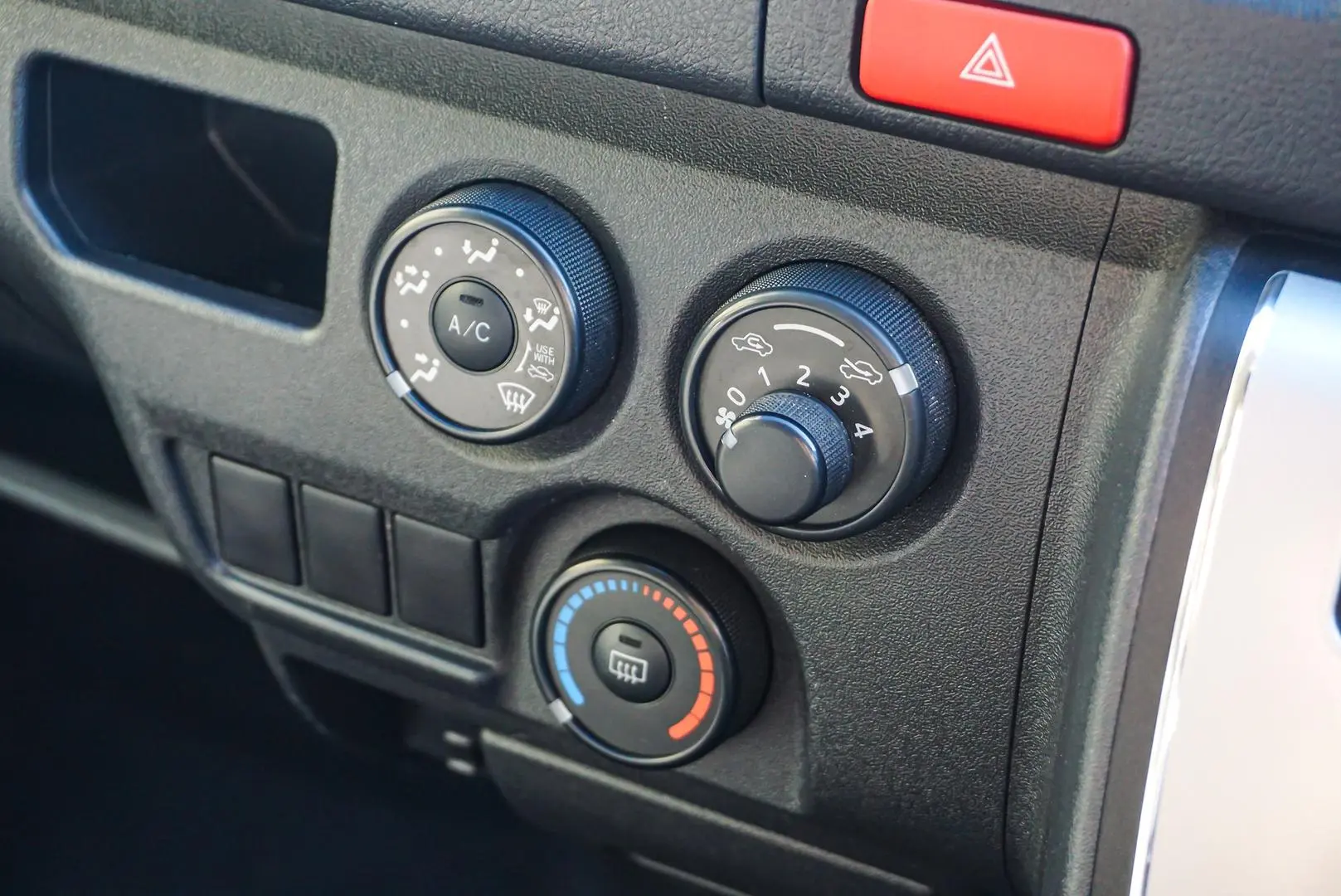 2018 Toyota Hiace Gallery Image 21