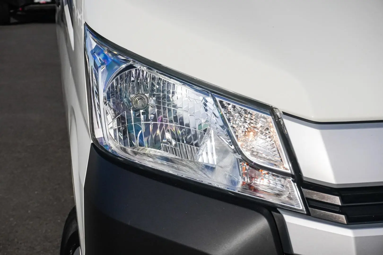 2019 Toyota Hiace Gallery Image 11