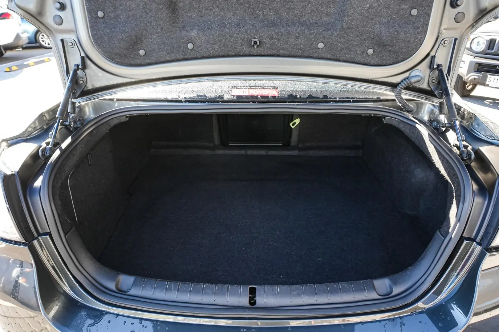 2017 Holden Calais Gallery Image 11