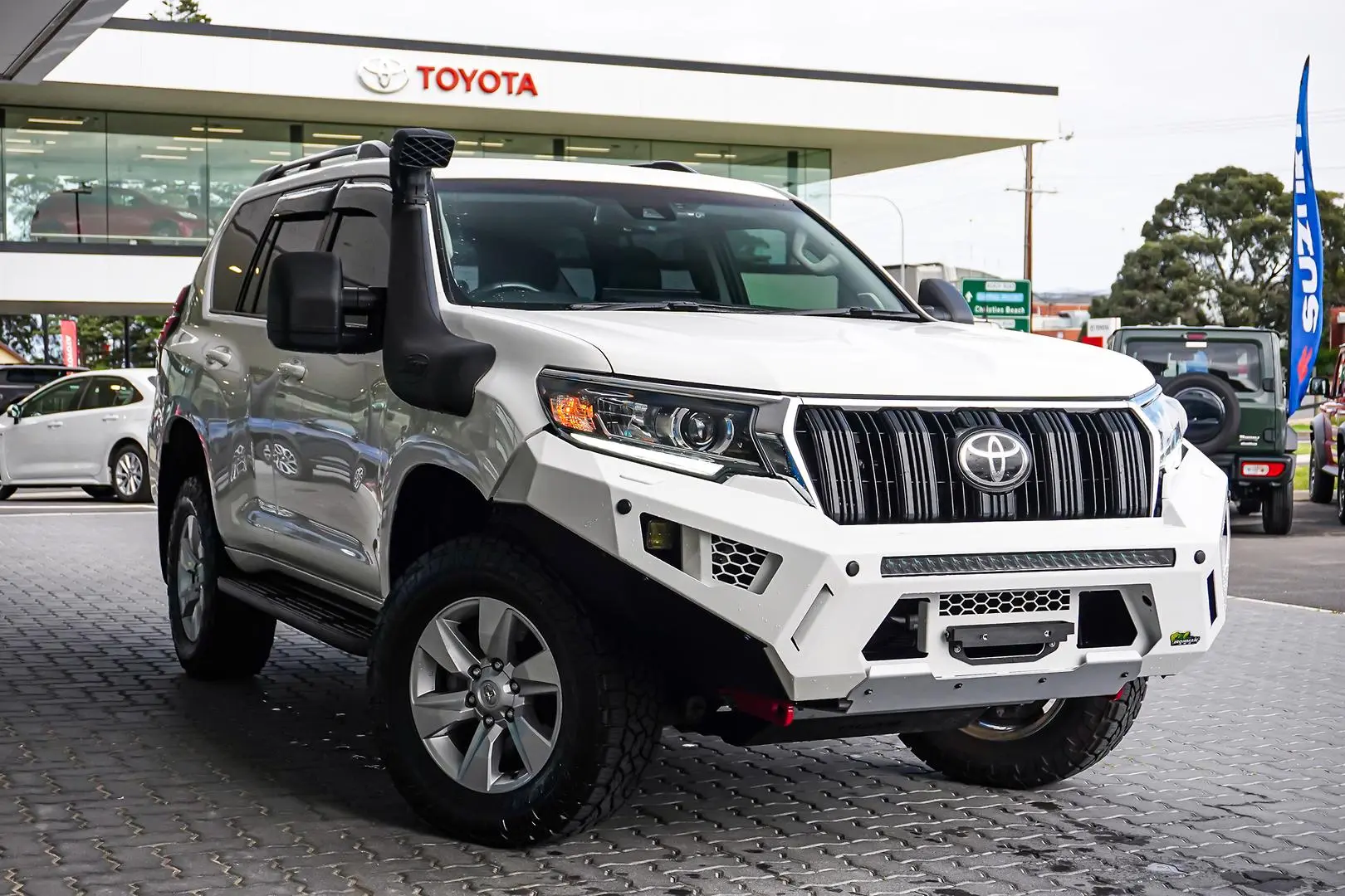 2019 Toyota Landcruiser Prado Gallery Image 2