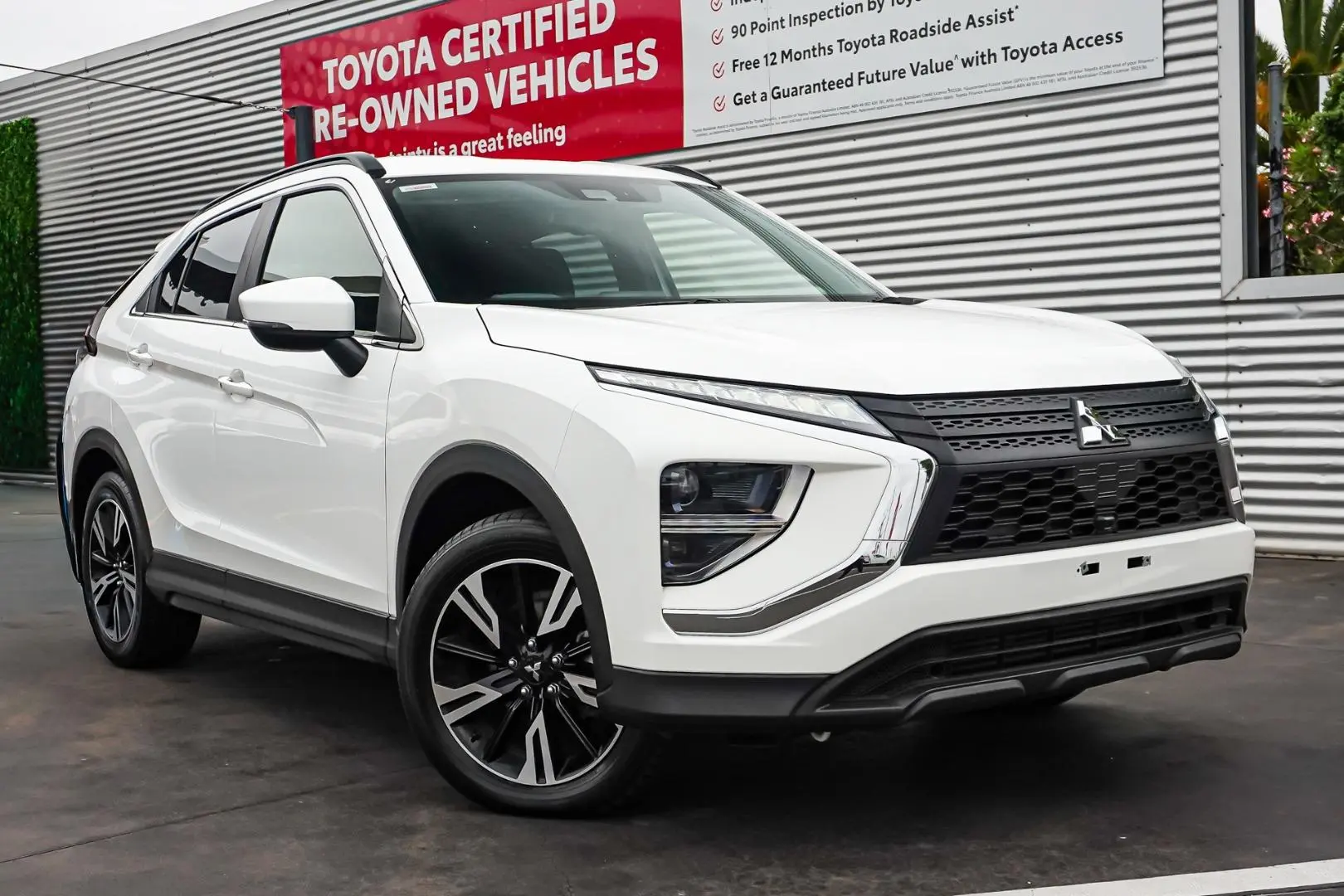 2023 Mitsubishi Eclipse Cross Gallery Image 2