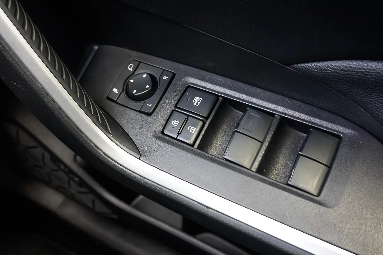2025 Toyota RAV4 Gallery Image 22