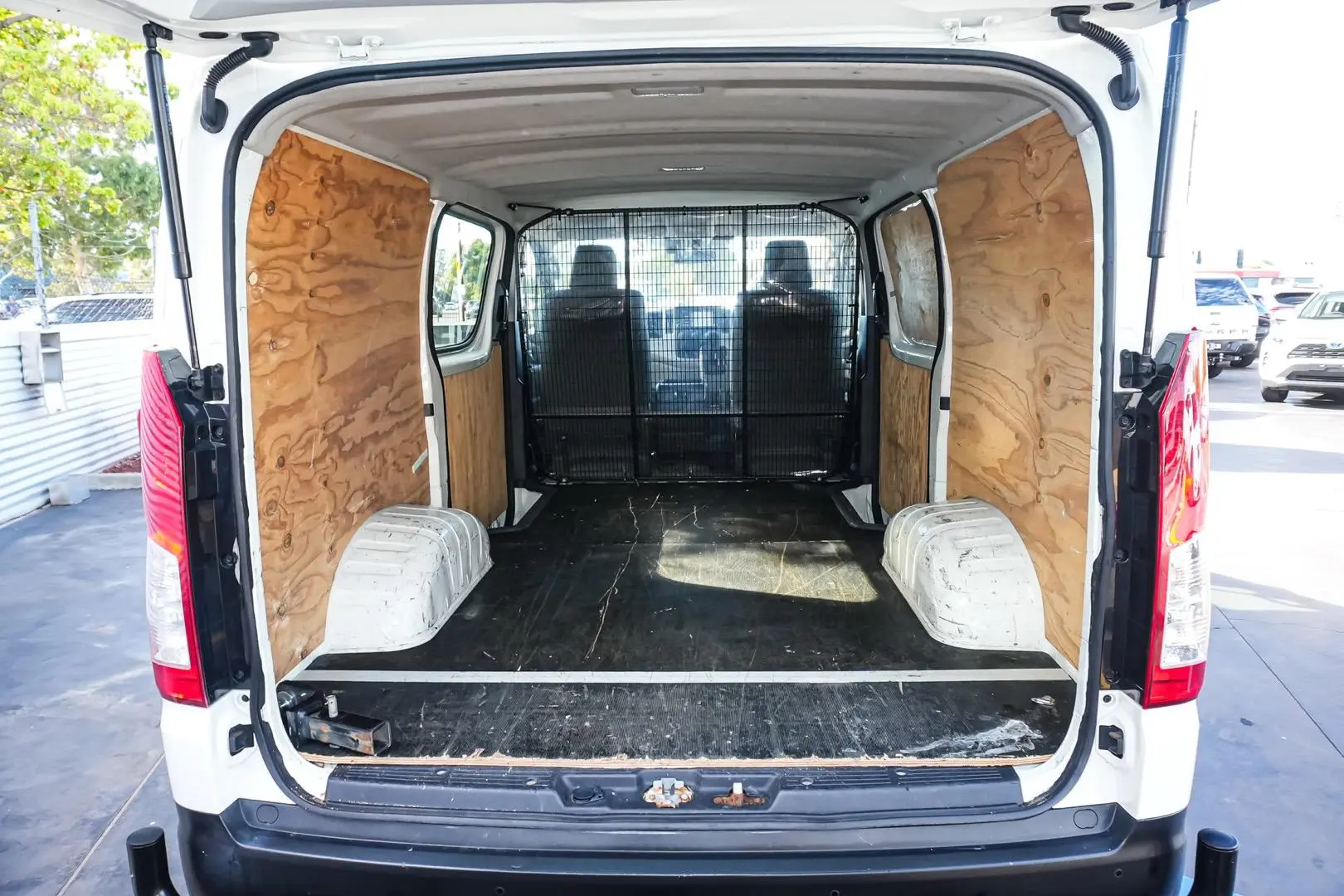 2021 Toyota Hiace Gallery Image 11