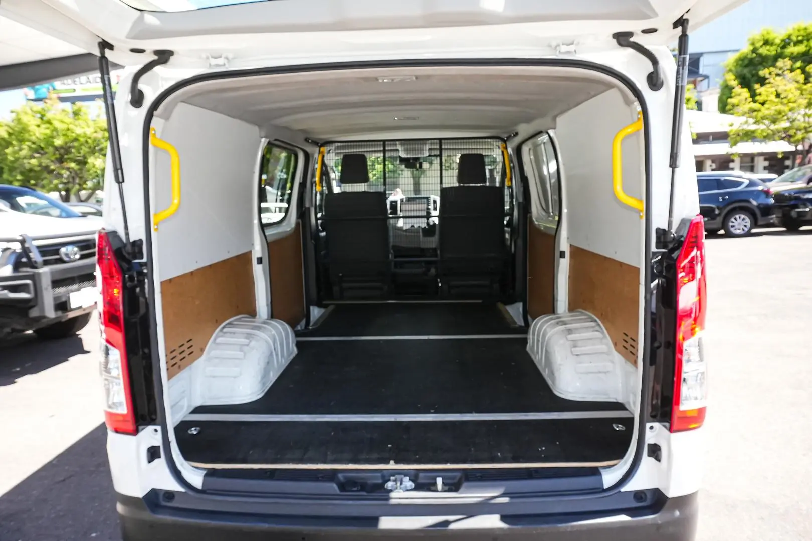 2020 Toyota Hiace Gallery Image 12