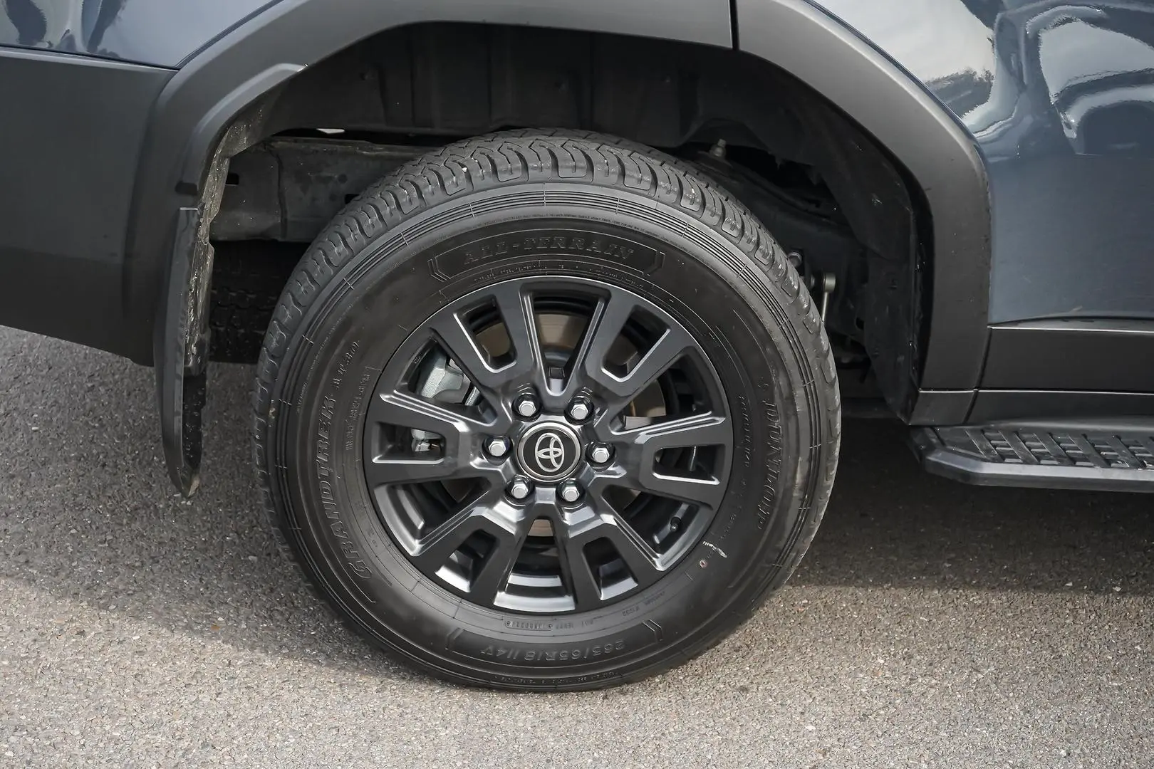 2025 Toyota Landcruiser Prado Gallery Image 16