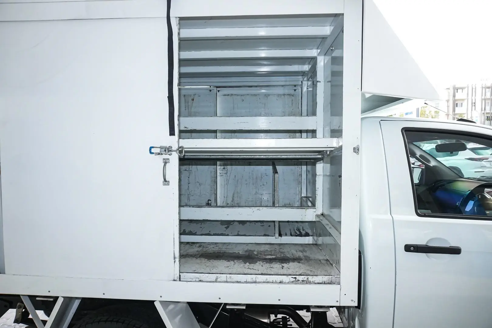 2018 Isuzu D-MAX Gallery Image 10