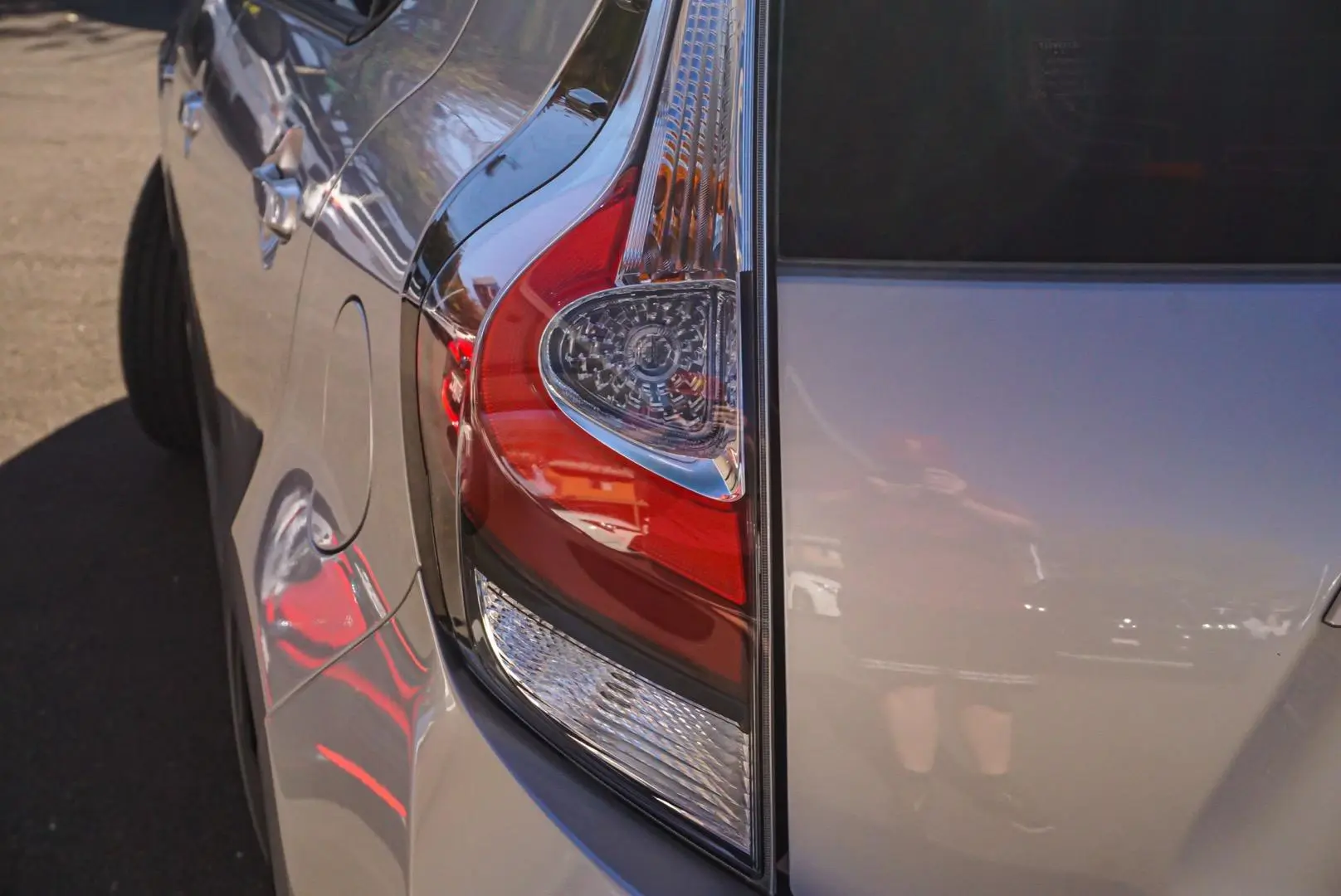 2018 Toyota Prius C Gallery Image 13