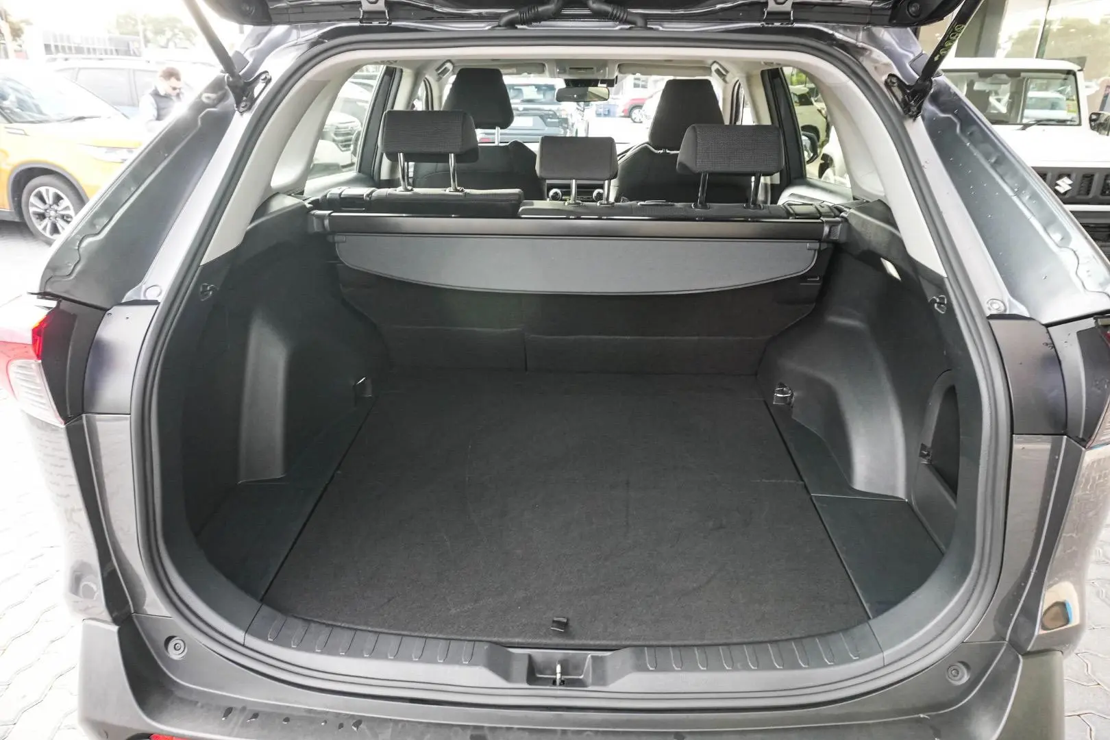 2025 Toyota RAV4 Gallery Image 11