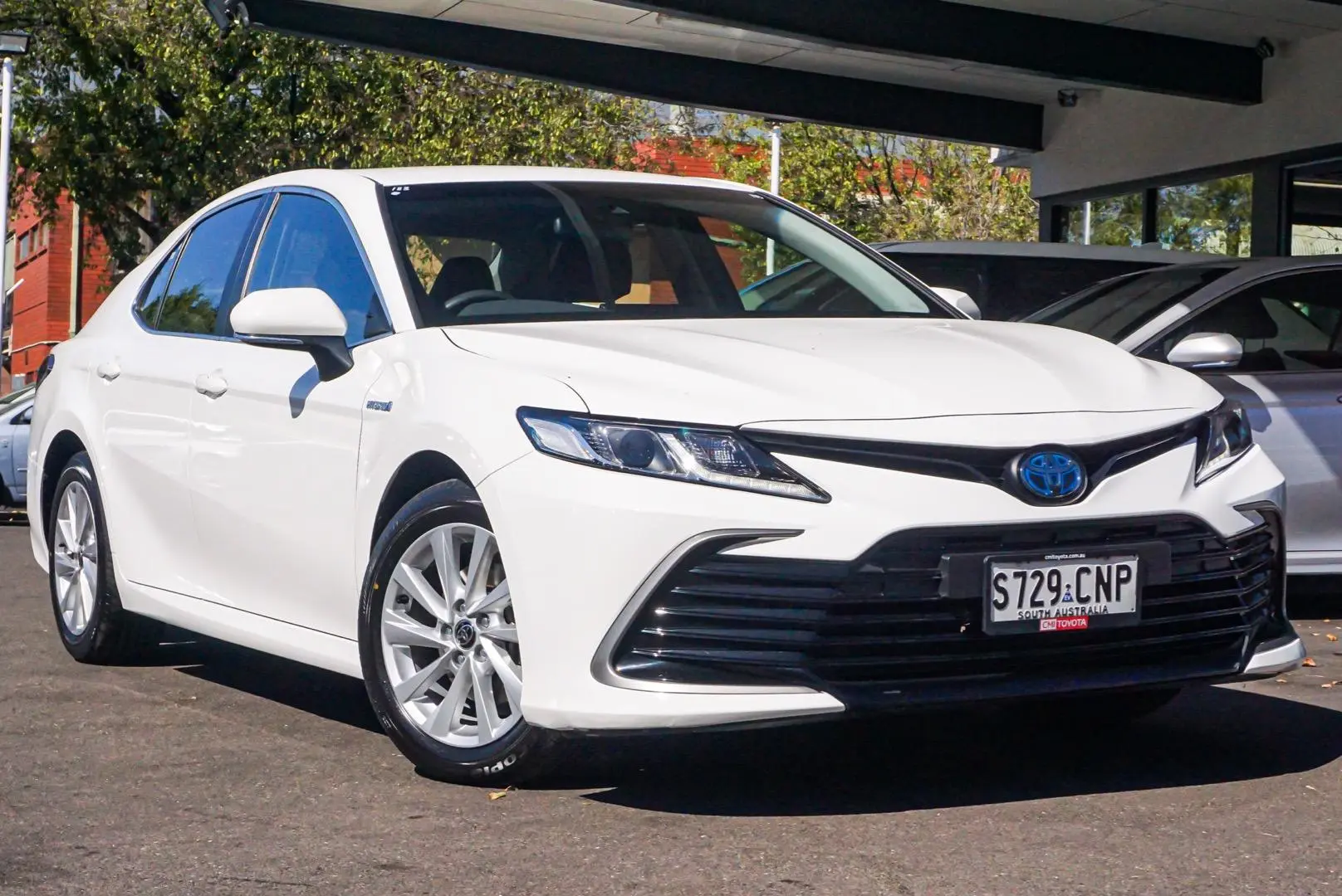 2021 Toyota Camry Gallery Image 2