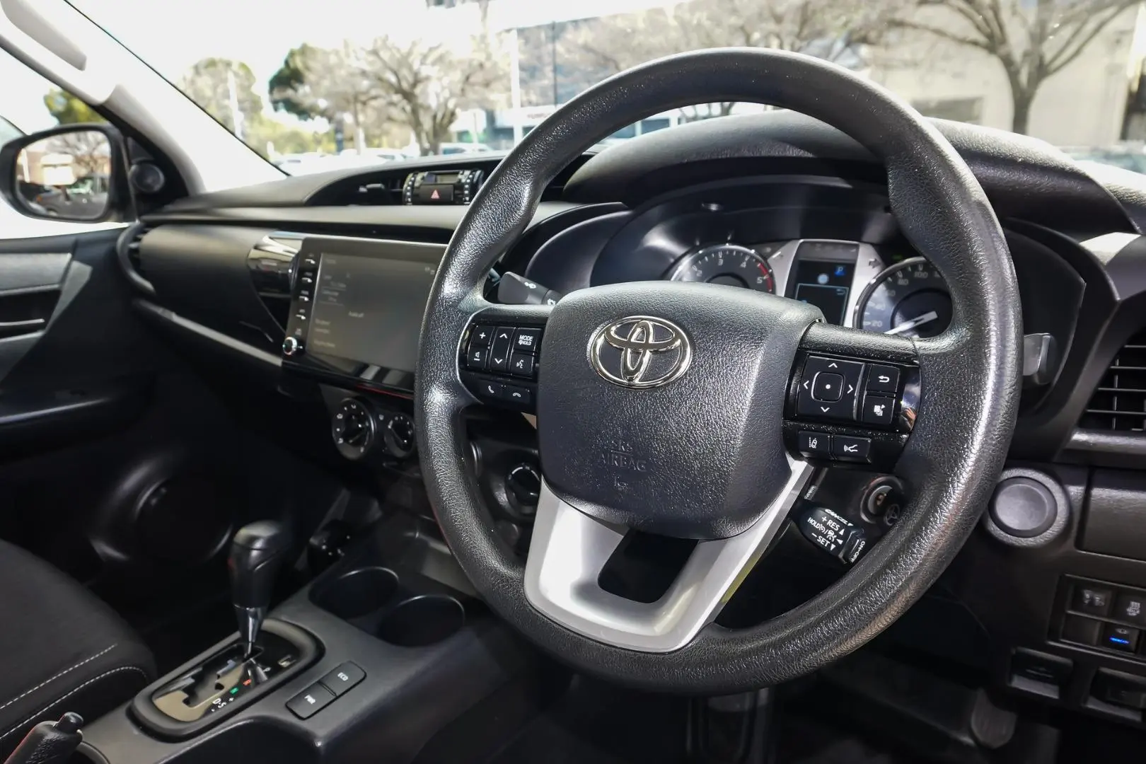 2022 Toyota Hilux Gallery Image 6