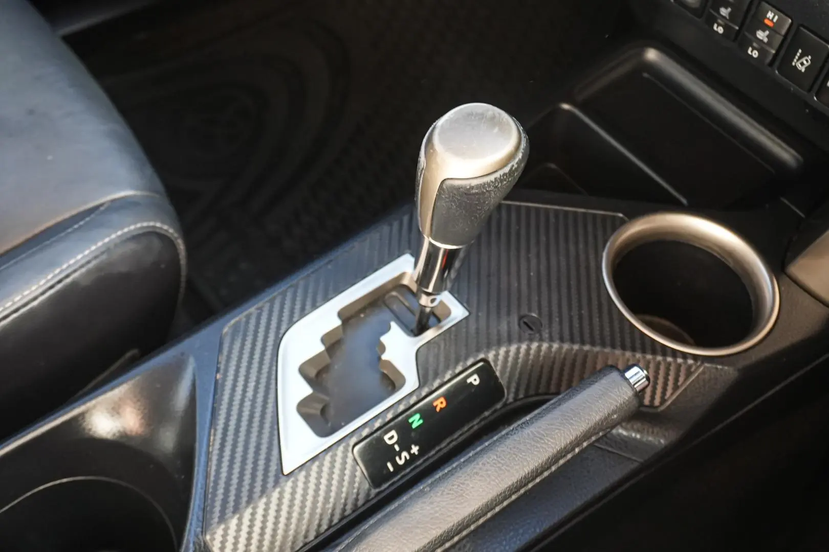 2015 Toyota RAV4 Gallery Image 17