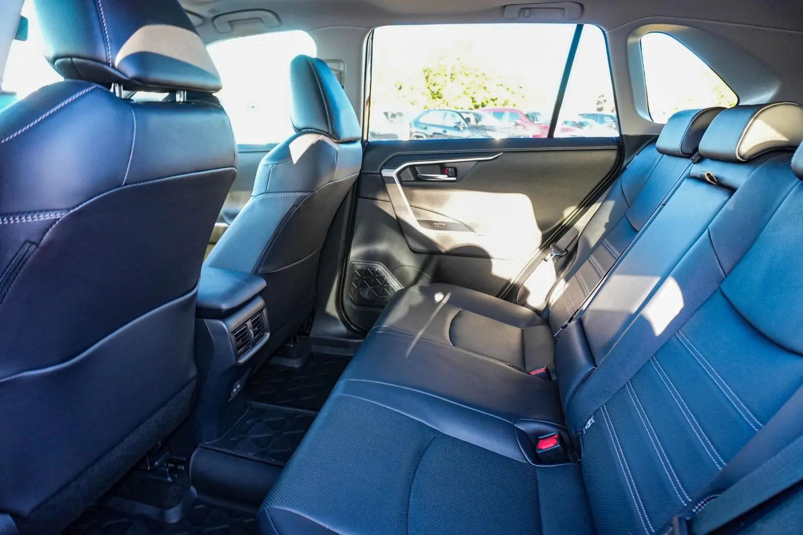 2025 Toyota RAV4 Gallery Image 8