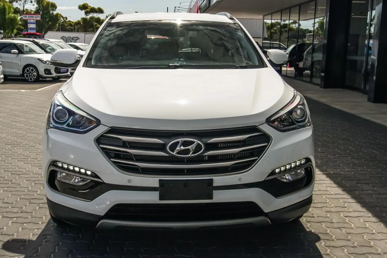 2017 Hyundai Santa Fe Gallery Image 4